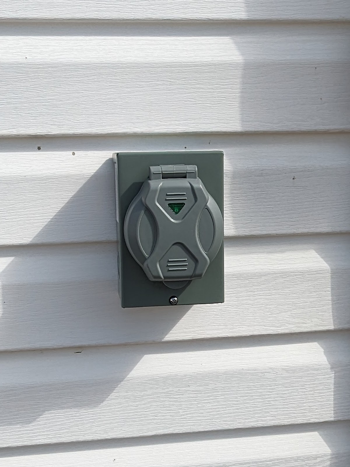 Outdoor electrical outlet repair